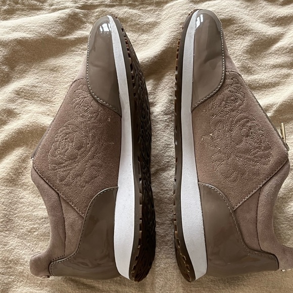 New Taryn Rose Zip Up Sneakers - Picture 2 of 10